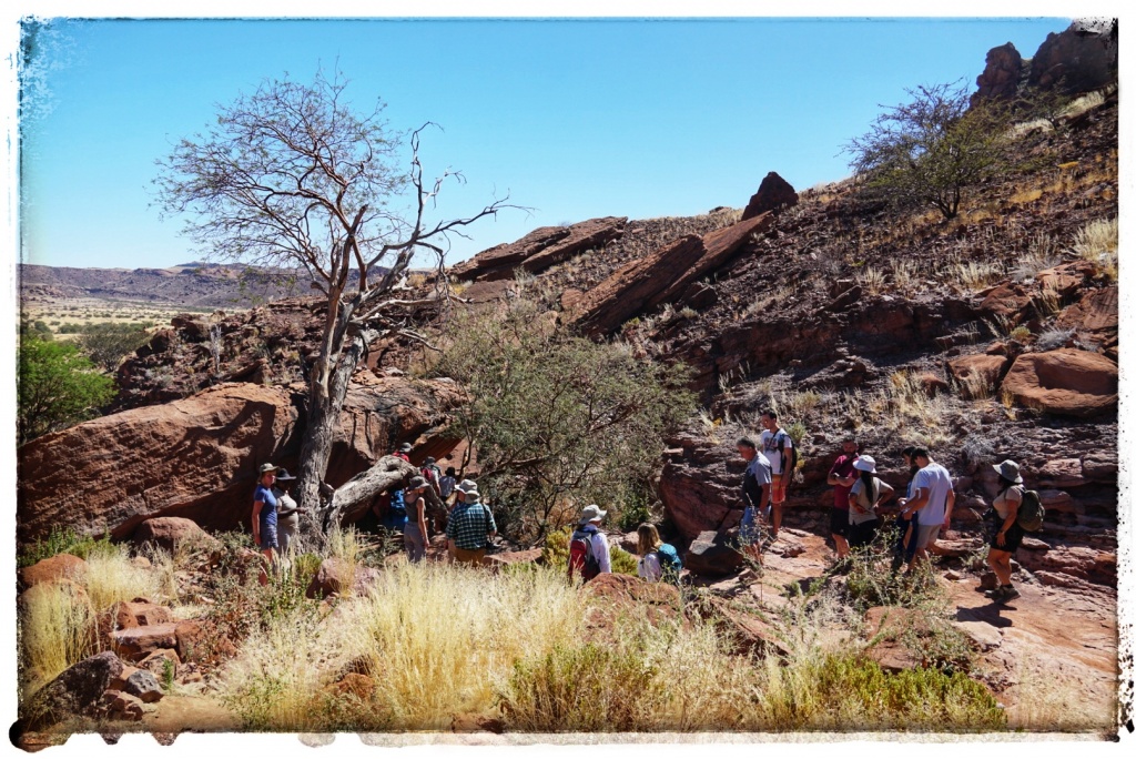 hundreds of people descend on national park cuase big queues at national parks